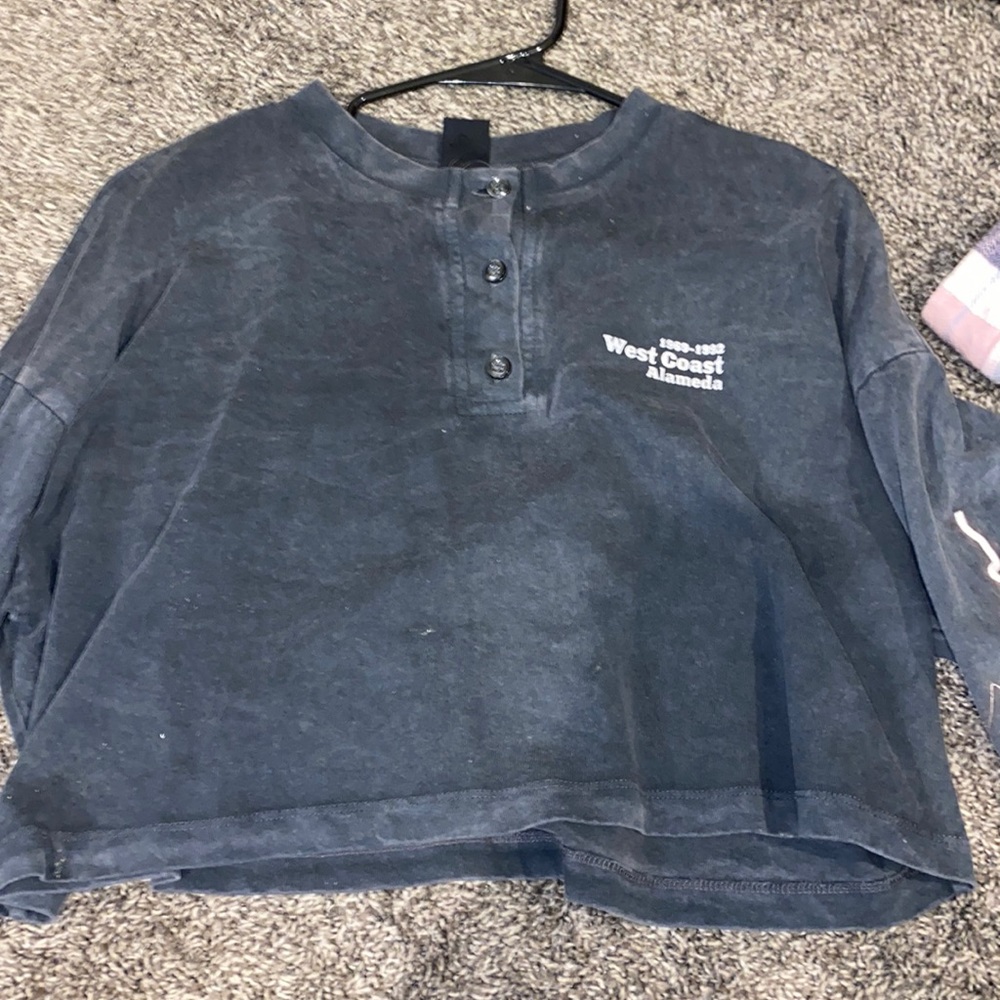 washed urban long sleeve crop
